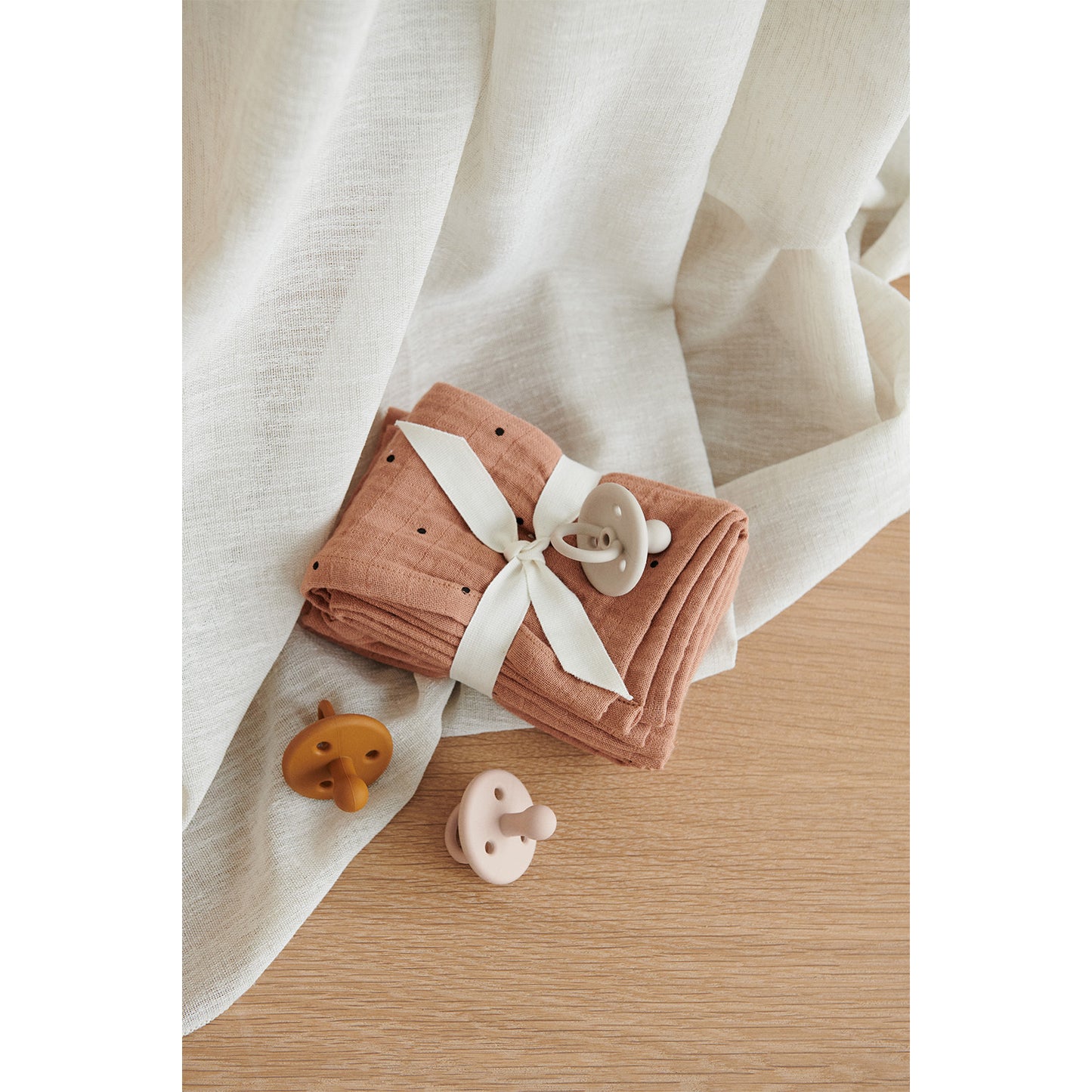 Musselintuch 'Lewis' - Classic Dot Tuscany Rose